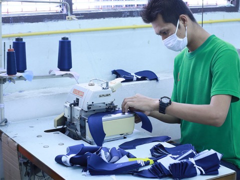 โรงงานตัดเสื้อผ้าตามสั่งราคาขายส่ง